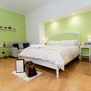 Bed & Breakfast Vico Milano 18, Napels